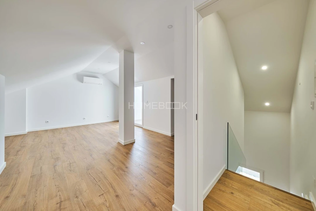 Moradia T4 para Venda em Carvoeira Foto 27