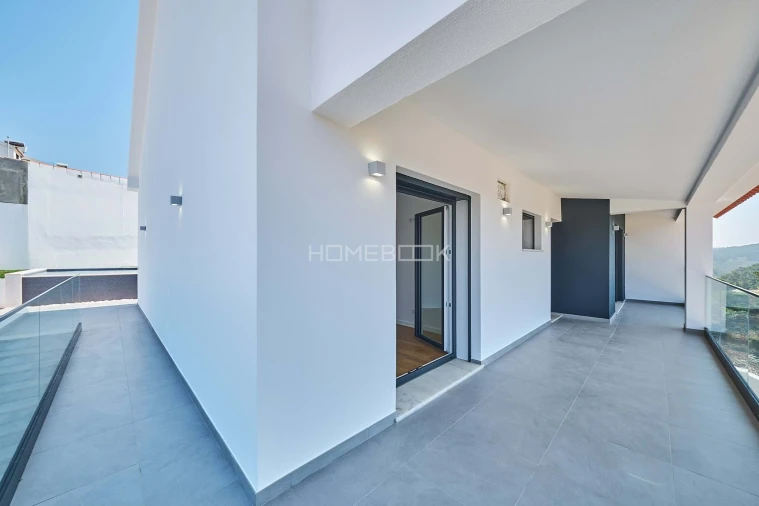 Moradia T4 para Venda em Carvoeira Foto 12