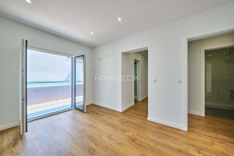 Moradia T4 para Venda em Carvoeira Foto 23