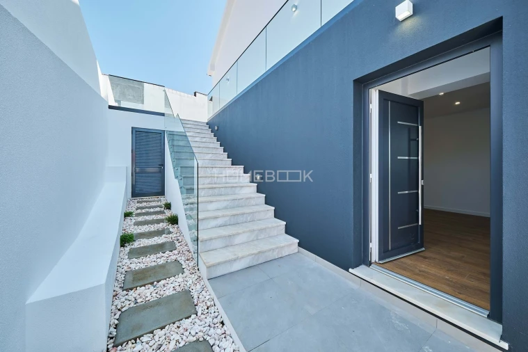 Moradia T4 para Venda em Carvoeira Foto 34