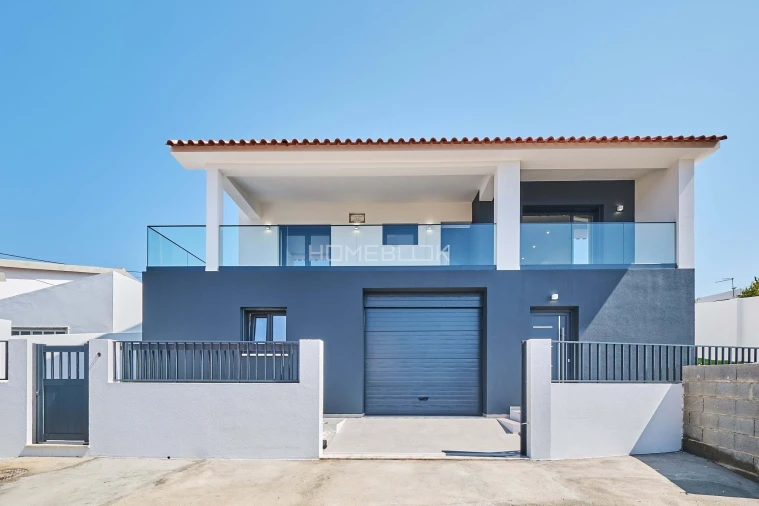 Moradia T4 para Venda em Carvoeira Foto 3