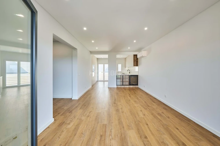 Moradia T4 para Venda em Carvoeira Foto 19