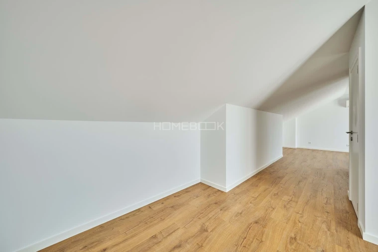 Moradia T4 para Venda em Carvoeira Foto 29