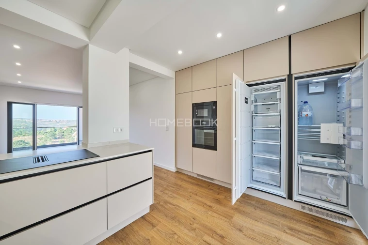 Moradia T4 para Venda em Carvoeira Foto 7