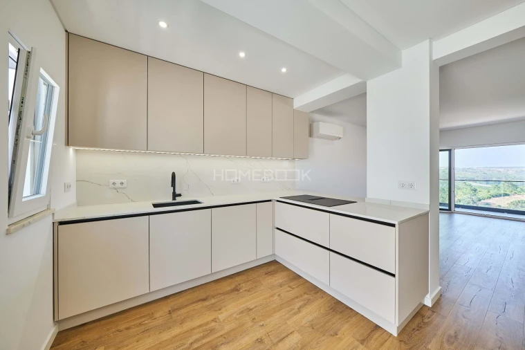 Moradia T4 para Venda em Carvoeira Foto 10