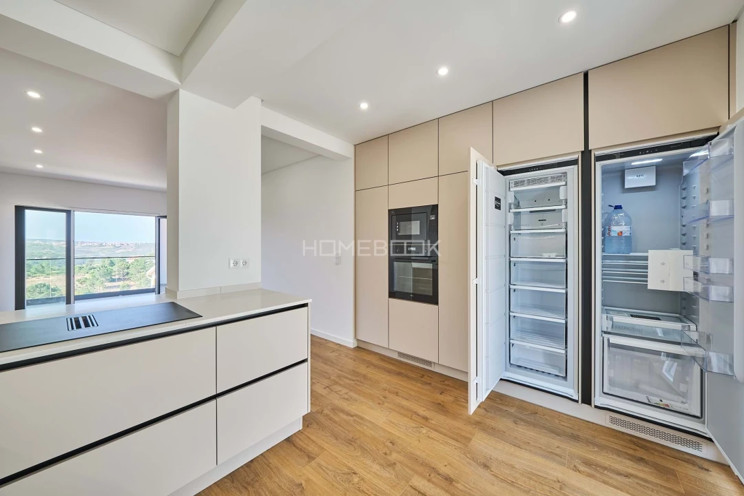 Moradia T4 para Venda em Carvoeira Foto 7