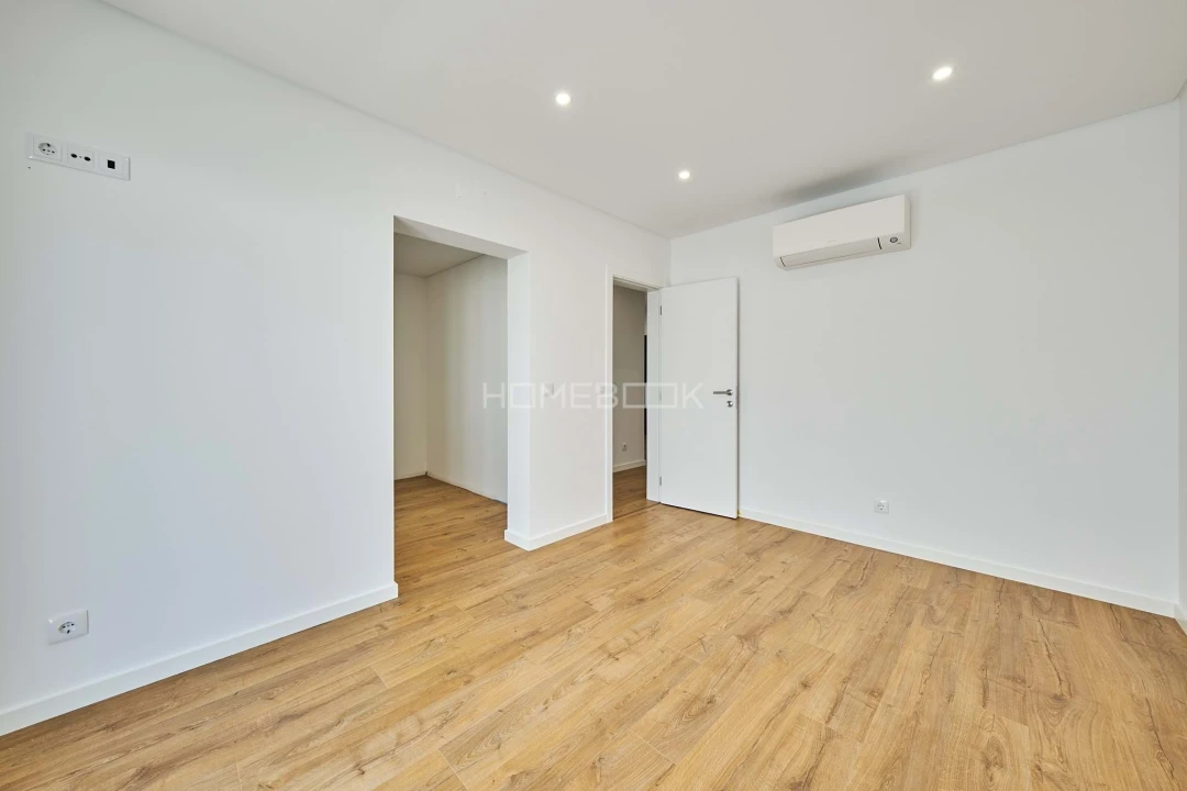 Moradia T4 para Venda em Carvoeira Foto 22