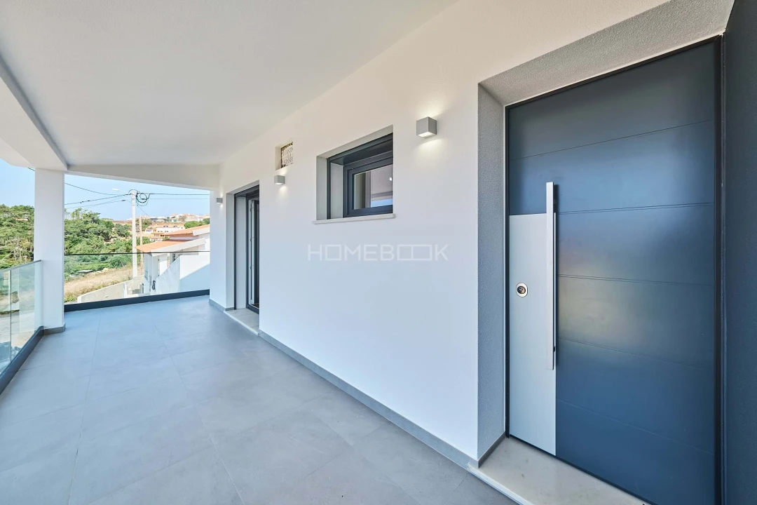 Moradia T4 para Venda em Carvoeira Foto 11