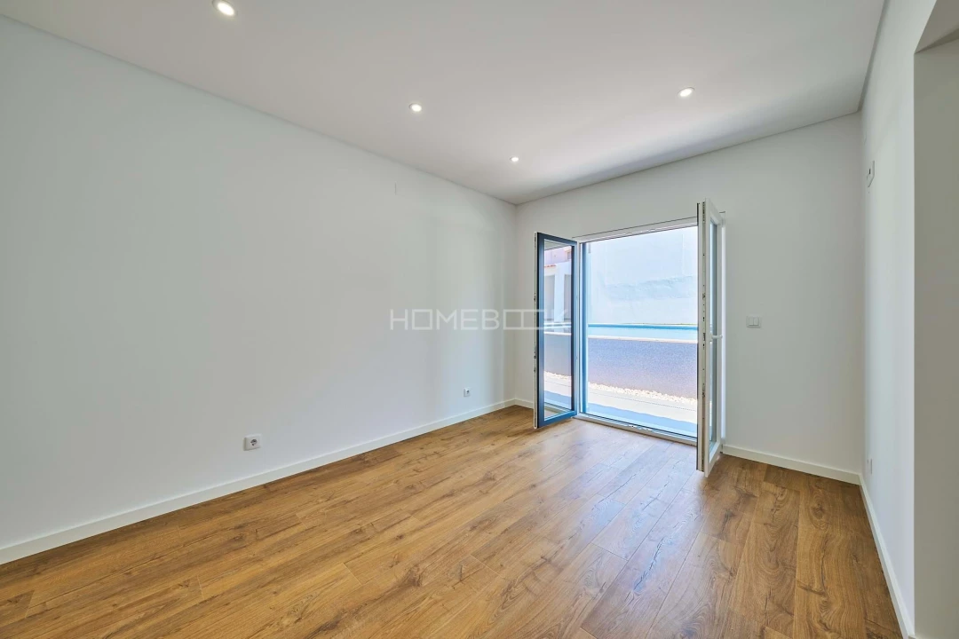 Moradia T4 para Venda em Carvoeira Foto 26