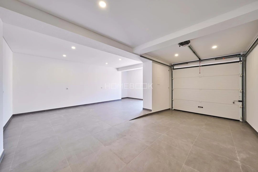 Moradia T4 para Venda em Carvoeira Foto 41