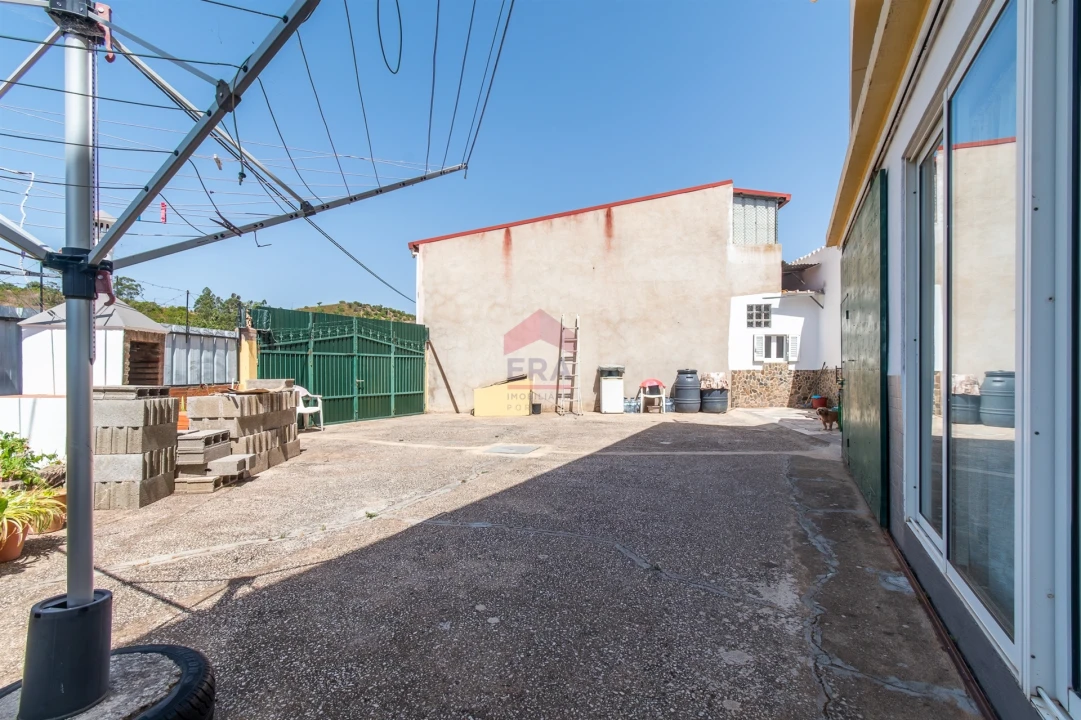 Moradia T0 para Venda em Alte Foto 17