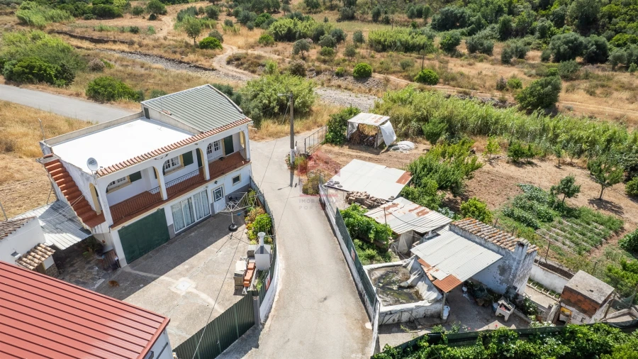 Moradia T0 para Venda em Alte Foto 3