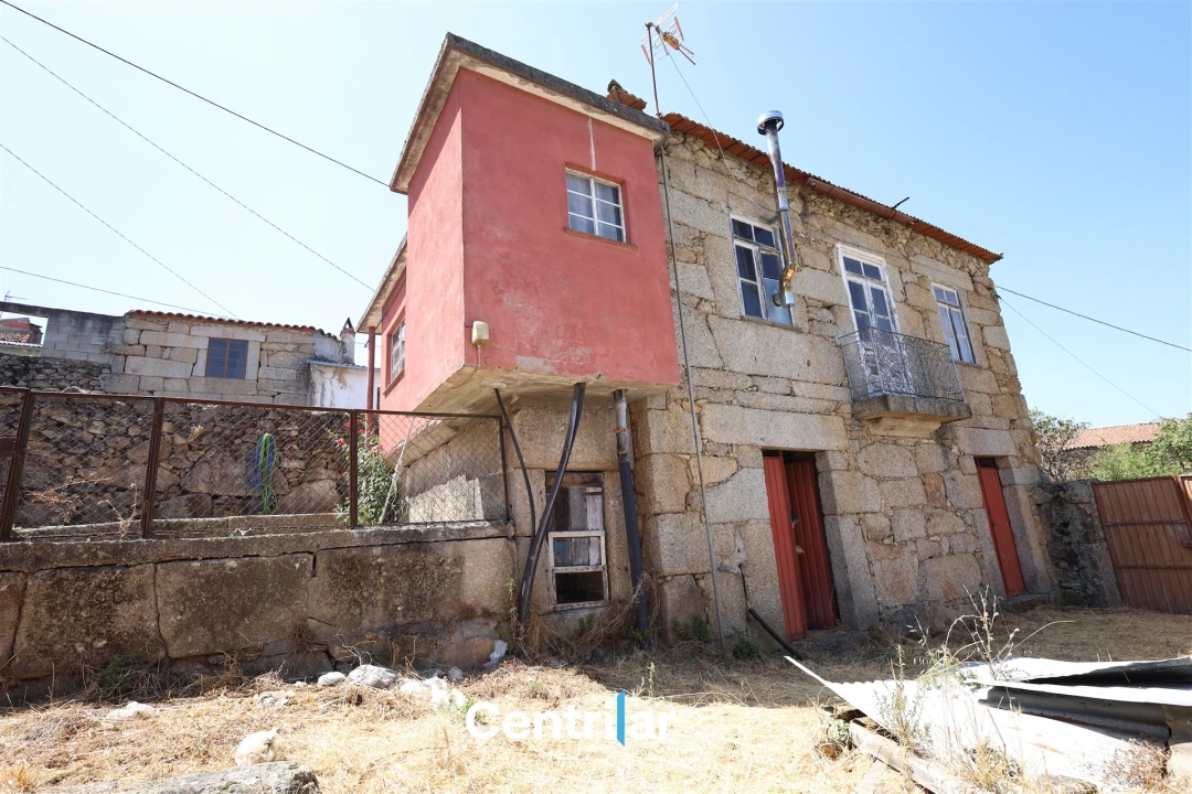 Moradia T3 para Venda em Cunha Baixa Foto 1