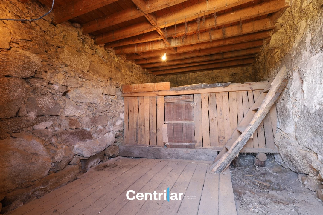 Moradia T3 para Venda em Cunha Baixa Foto 17