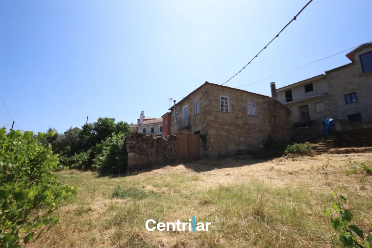 Moradia T3 para Venda em Cunha Baixa Foto 21