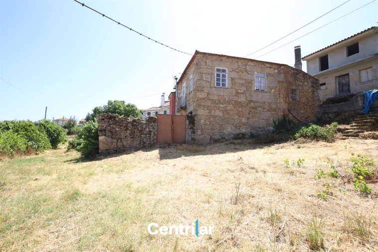 Moradia T3 para Venda em Cunha Baixa Foto 3