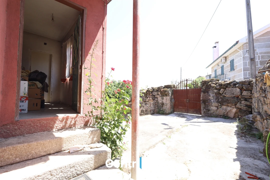 Moradia T3 para Venda em Cunha Baixa Foto 4
