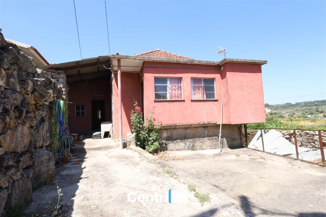 Moradia T3 para Venda em Cunha Baixa Foto 5