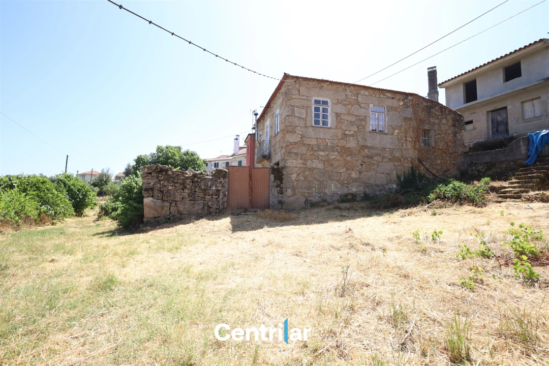 Moradia T3 para Venda em Cunha Baixa Foto 3