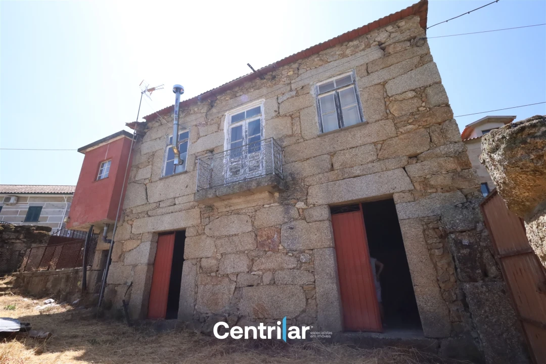 Moradia T3 para Venda em Cunha Baixa Foto 2