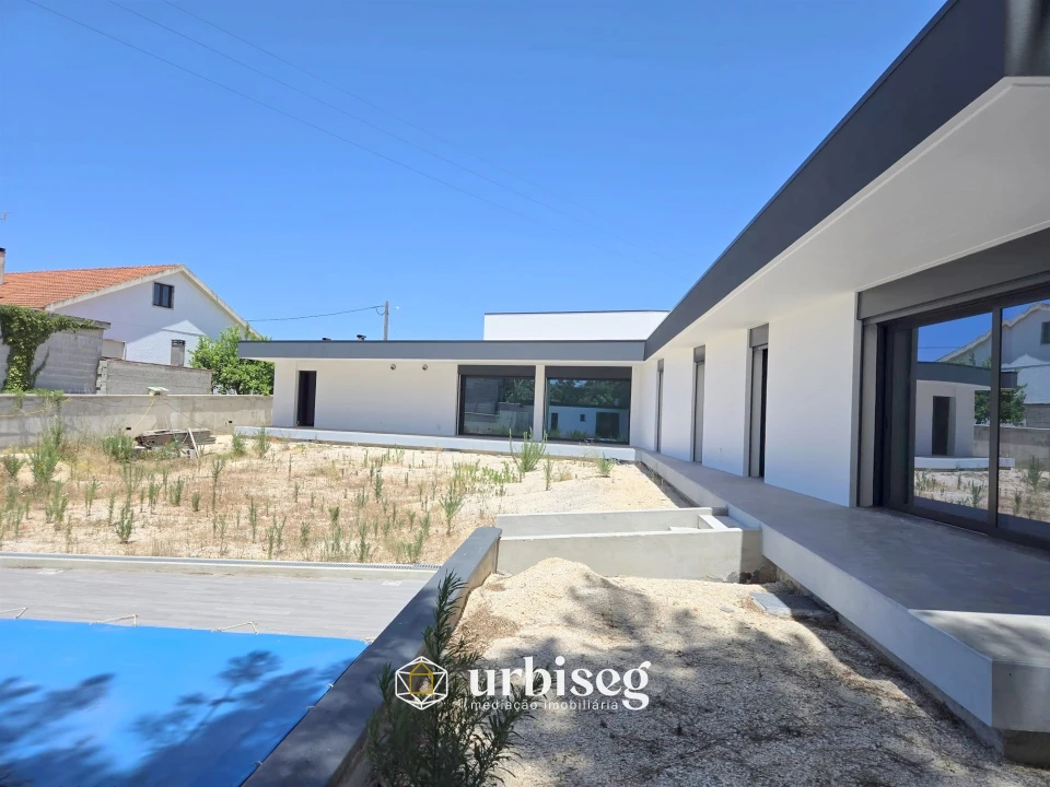 Moradia T4 para Venda em Vermoil Foto 45