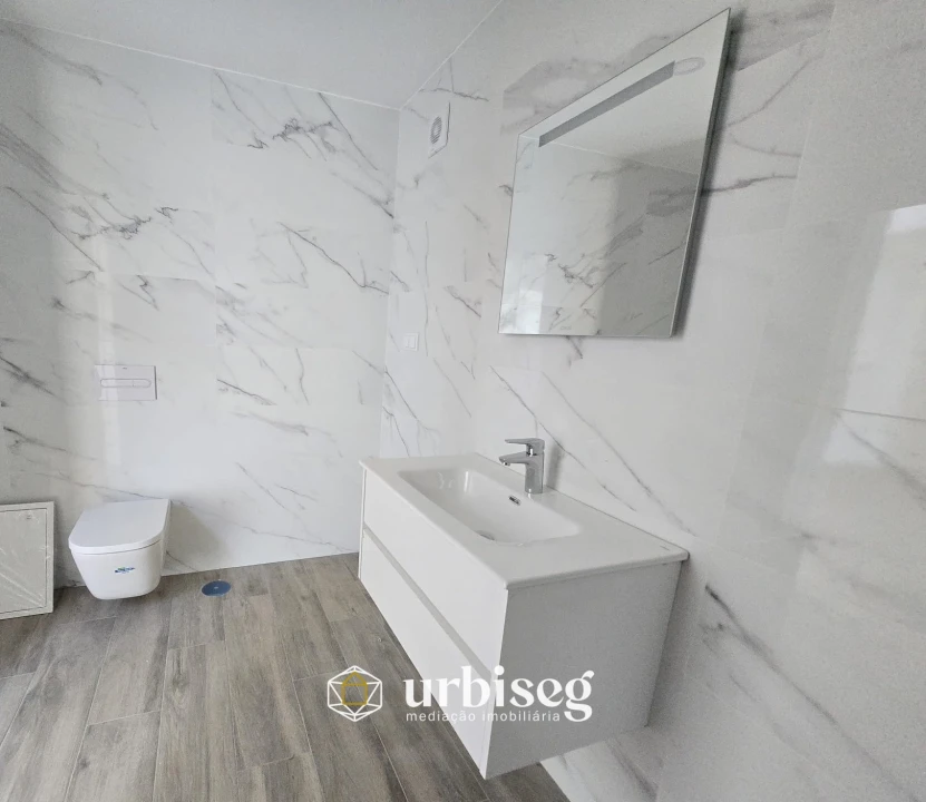 Moradia T4 para Venda em Vermoil Foto 23