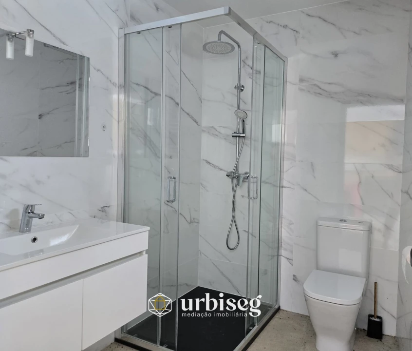 Moradia T4 para Venda em Vermoil Foto 50