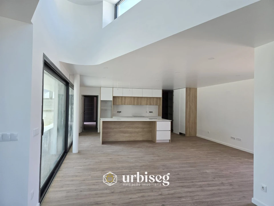 Moradia T4 para Venda em Vermoil Foto 10