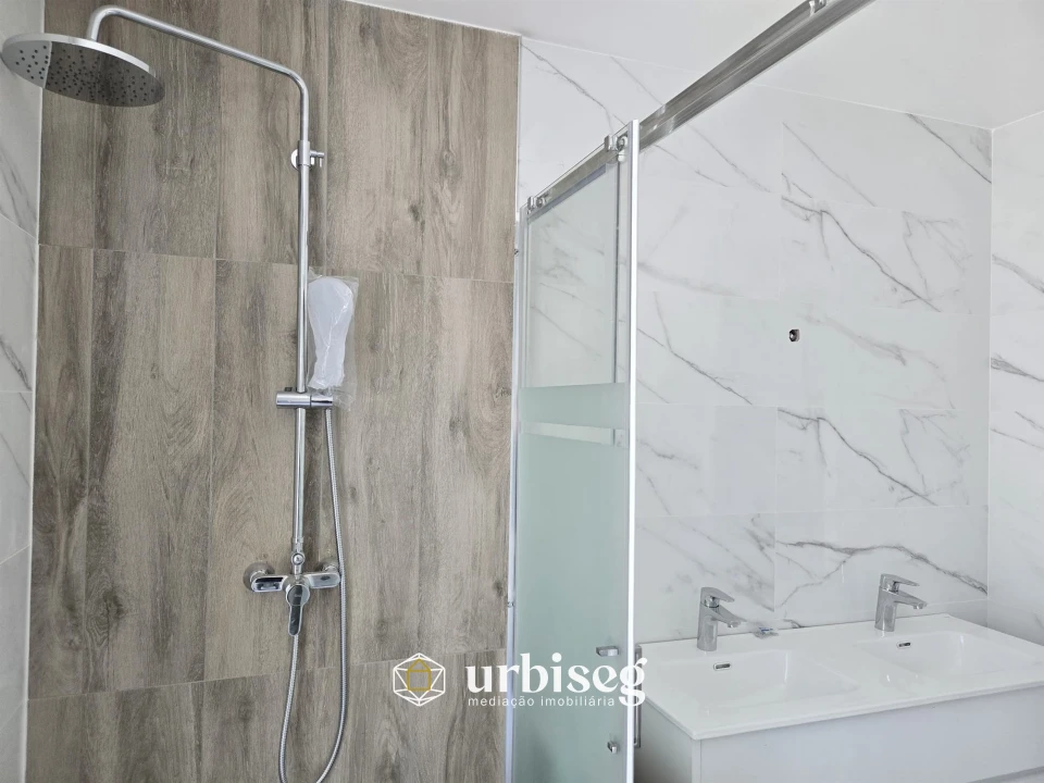 Moradia T4 para Venda em Vermoil Foto 35