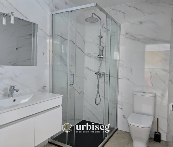 Moradia T4 para Venda em Vermoil Foto 48