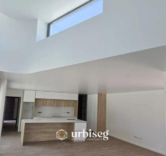 Moradia T4 para Venda em Vermoil Foto 14