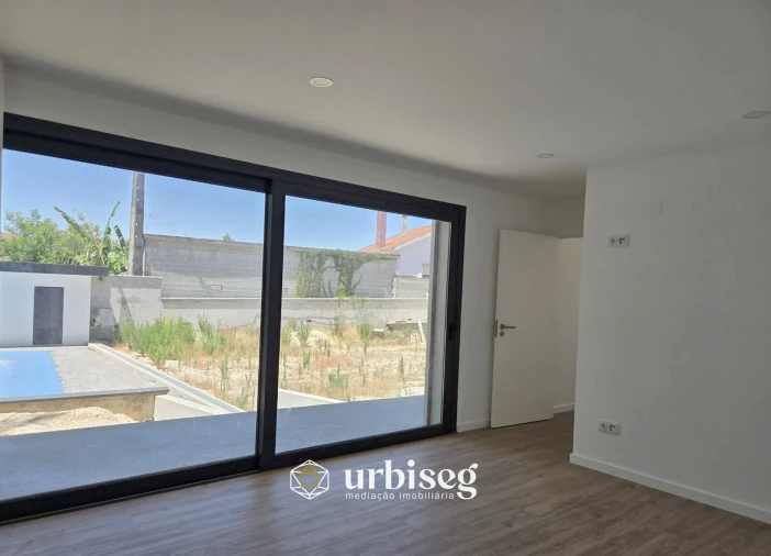 Moradia T4 para Venda em Vermoil Foto 37