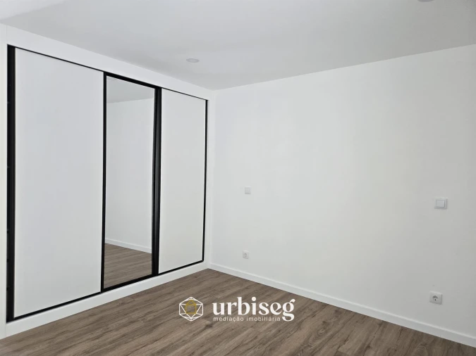 Moradia T4 para Venda em Vermoil Foto 26