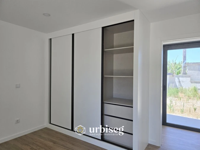 Moradia T4 para Venda em Vermoil Foto 31