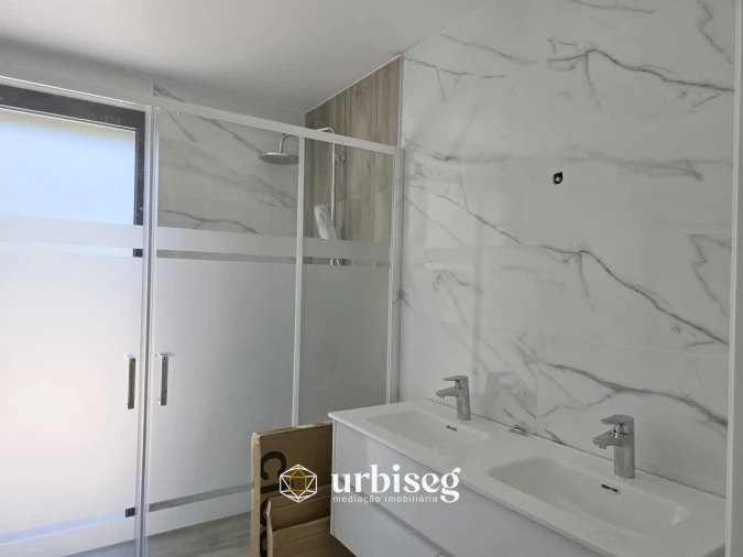 Moradia T4 para Venda em Vermoil Foto 32