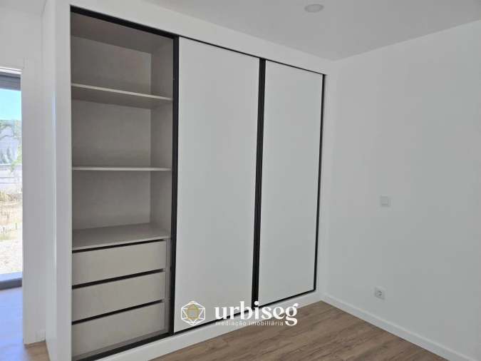 Moradia T4 para Venda em Vermoil Foto 28