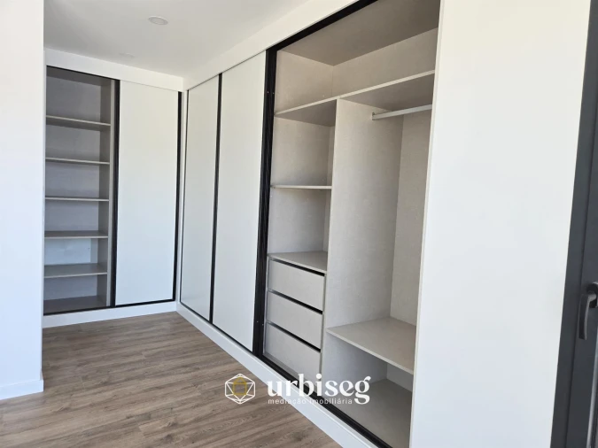 Moradia T4 para Venda em Vermoil Foto 39