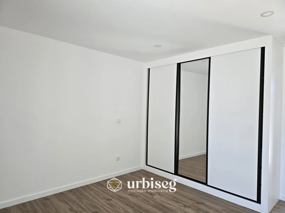 Moradia T4 para Venda em Vermoil Foto 32