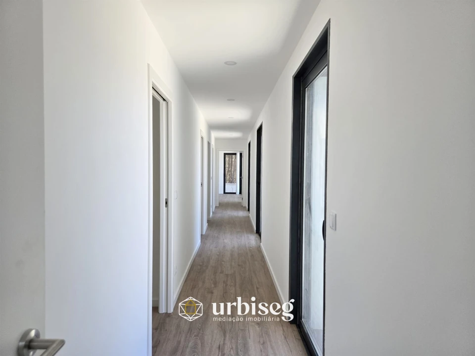 Moradia T4 para Venda em Vermoil Foto 26