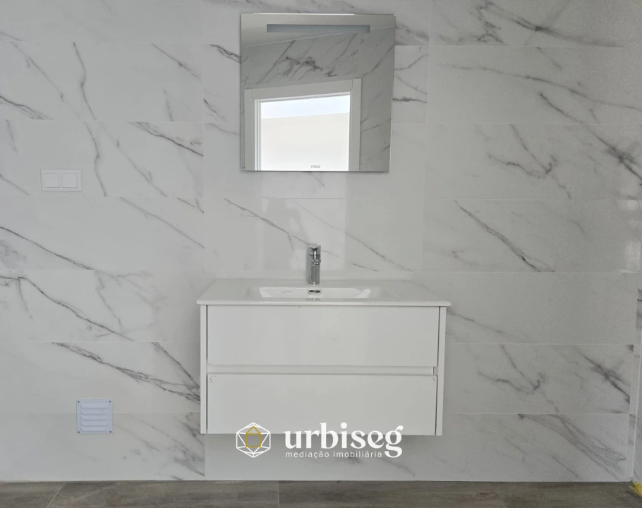 Moradia T4 para Venda em Vermoil Foto 25