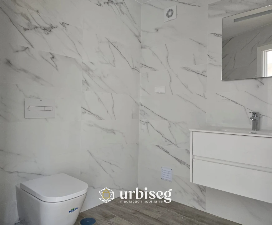 Moradia T4 para Venda em Vermoil Foto 24