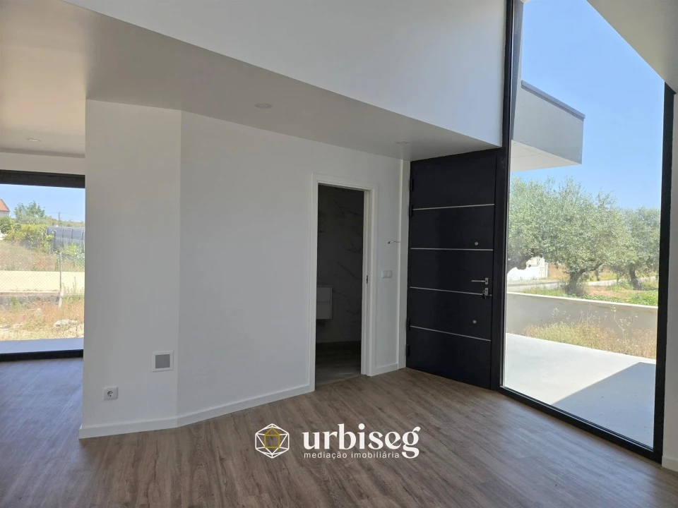 Moradia T4 para Venda em Vermoil Foto 9