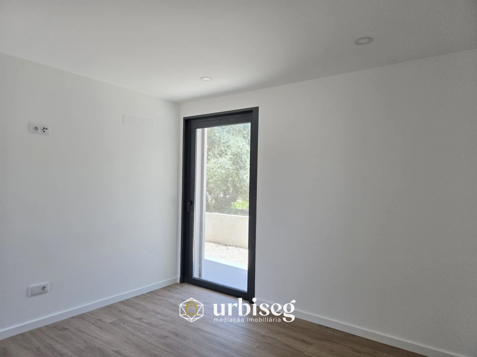 Moradia T4 para Venda em Vermoil Foto 36