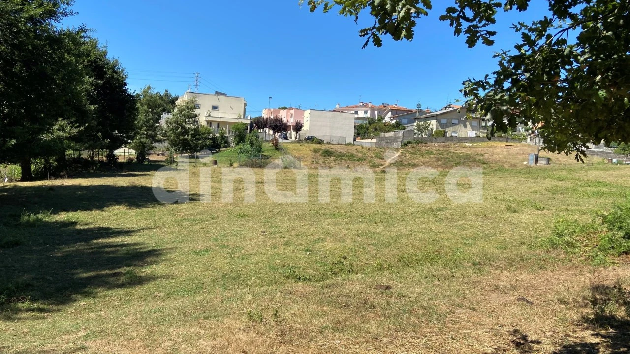 Terreno para Venda em Antas e Abade de Vermoim Foto 3