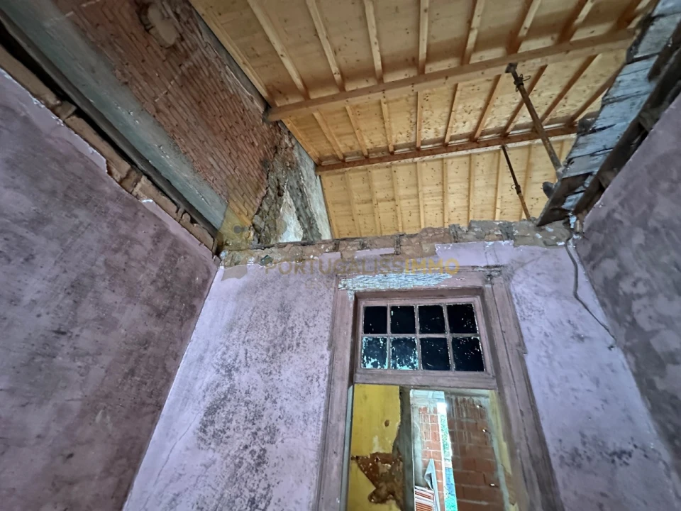 Prédio para Venda em São João Baptista e Santa Maria dos Olivais Foto 26