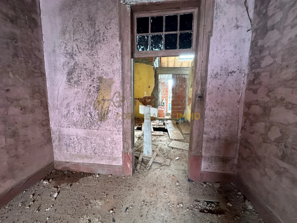 Prédio para Venda em São João Baptista e Santa Maria dos Olivais Foto 28