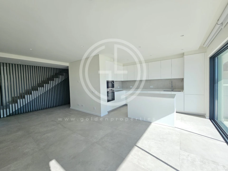 Moradia T4 para Venda em Montenegro Foto 3