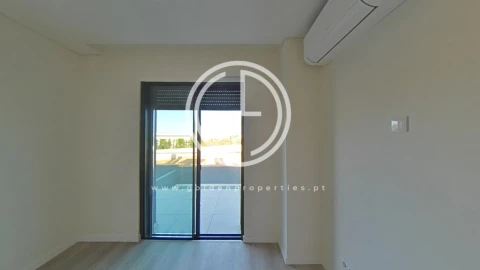 Moradia T4 para Venda em Montenegro