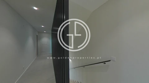 Moradia T4 para Venda em Montenegro