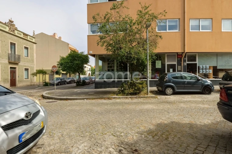 Negócio para Arrendamento em Espinho Foto 3